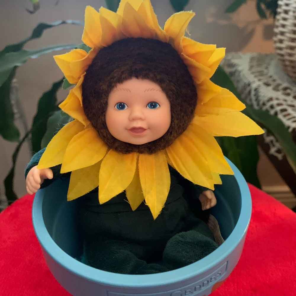“Anne Geddes” Baby Sunflower Doll & Pot  NWOT